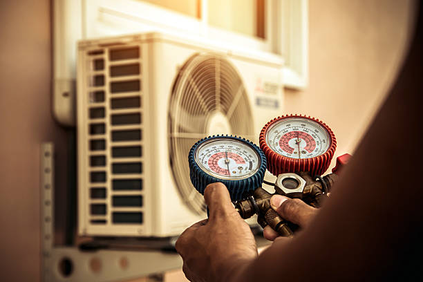 Professional Hvac technician working in Lynn, NC
